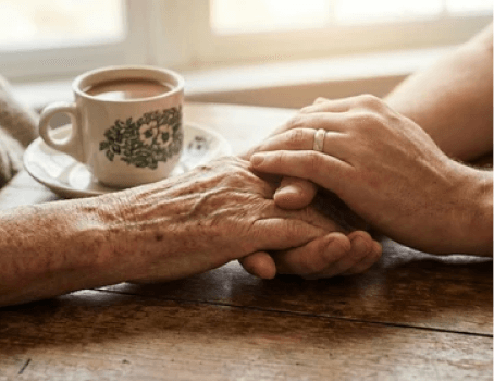Cover image for blog post: 5 Signs Your Aging Parent Should Not Live Alone Anymore